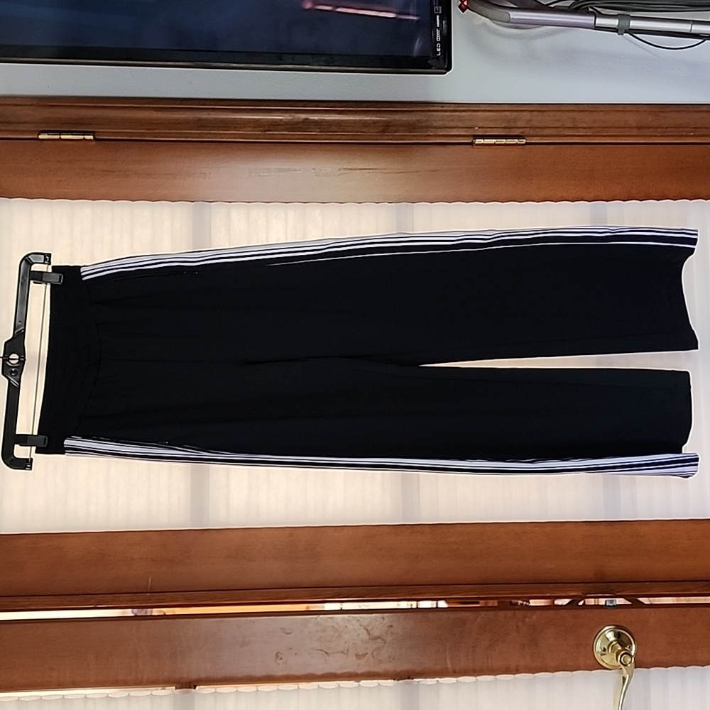 Casual sweat pant. Tail brand. Size small